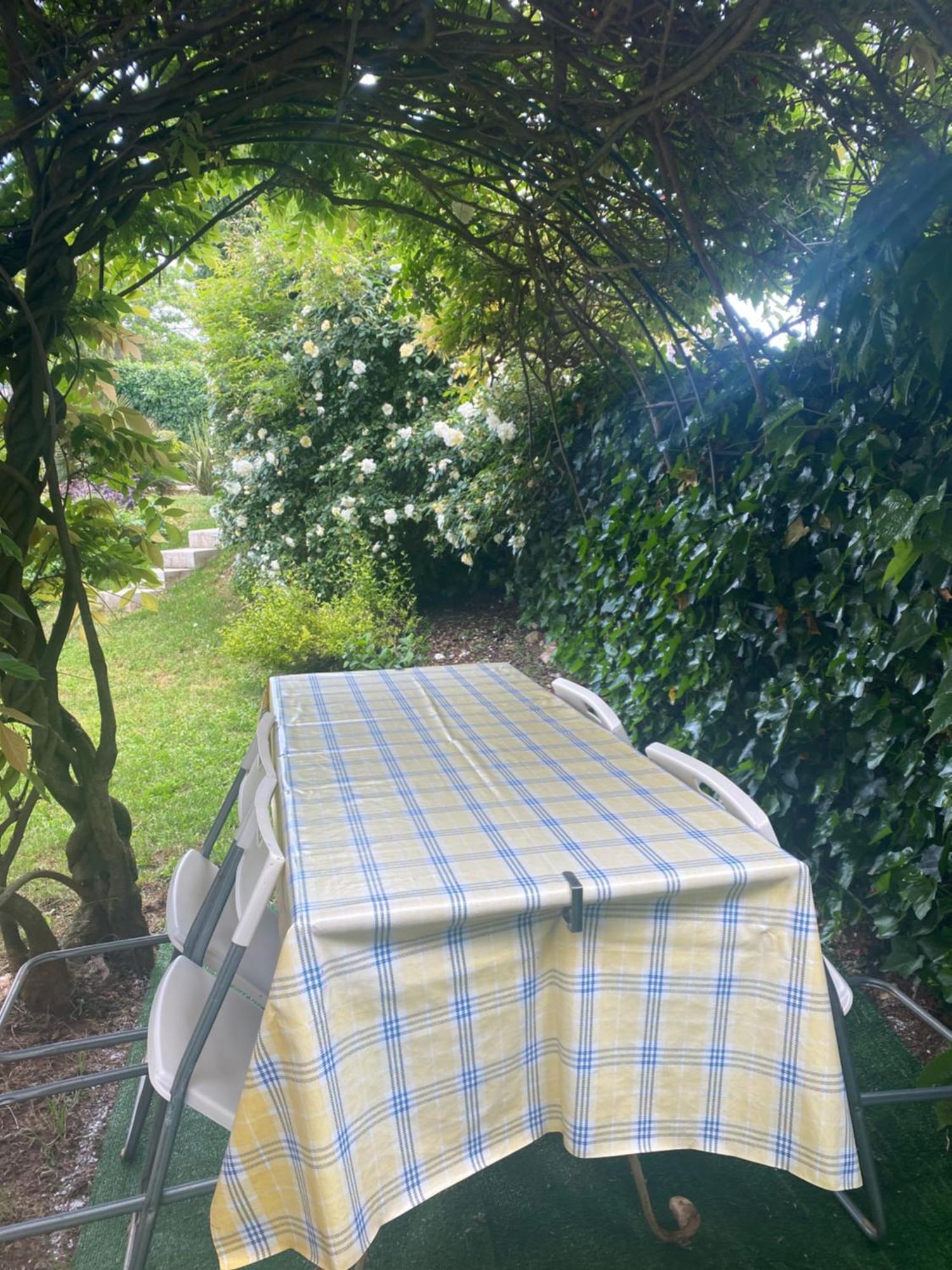 Domos Selene Casa Delle Farfalle Tinjan Exteriér fotografie